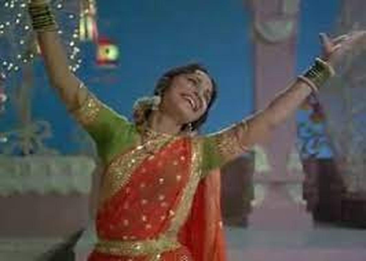 Waheeda Rahman’s training in Kathak showed in the song ‘Piya tose naina lage re’ from Guide. 