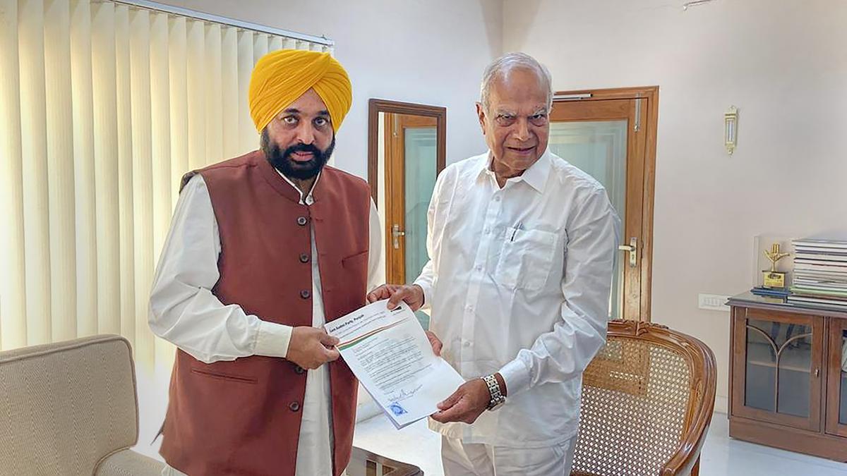 Bhagwant Mann meets Governor, stakes claim to form government