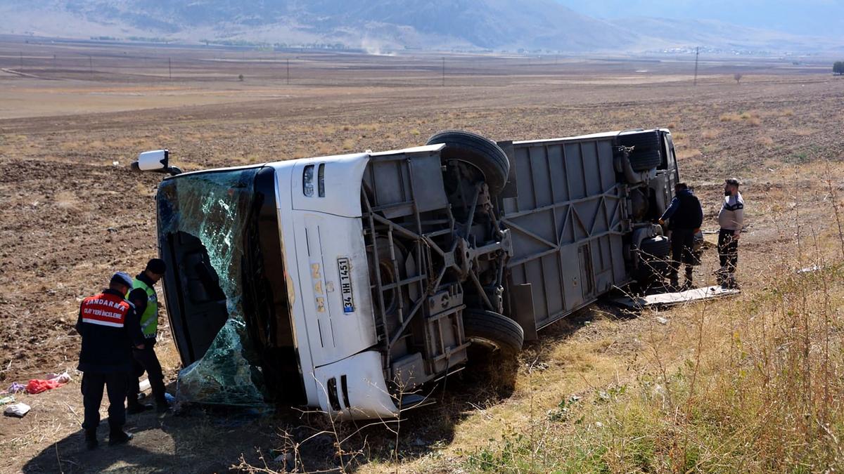 22 injured as bus carrying Japanese tourists crashes in Turkey