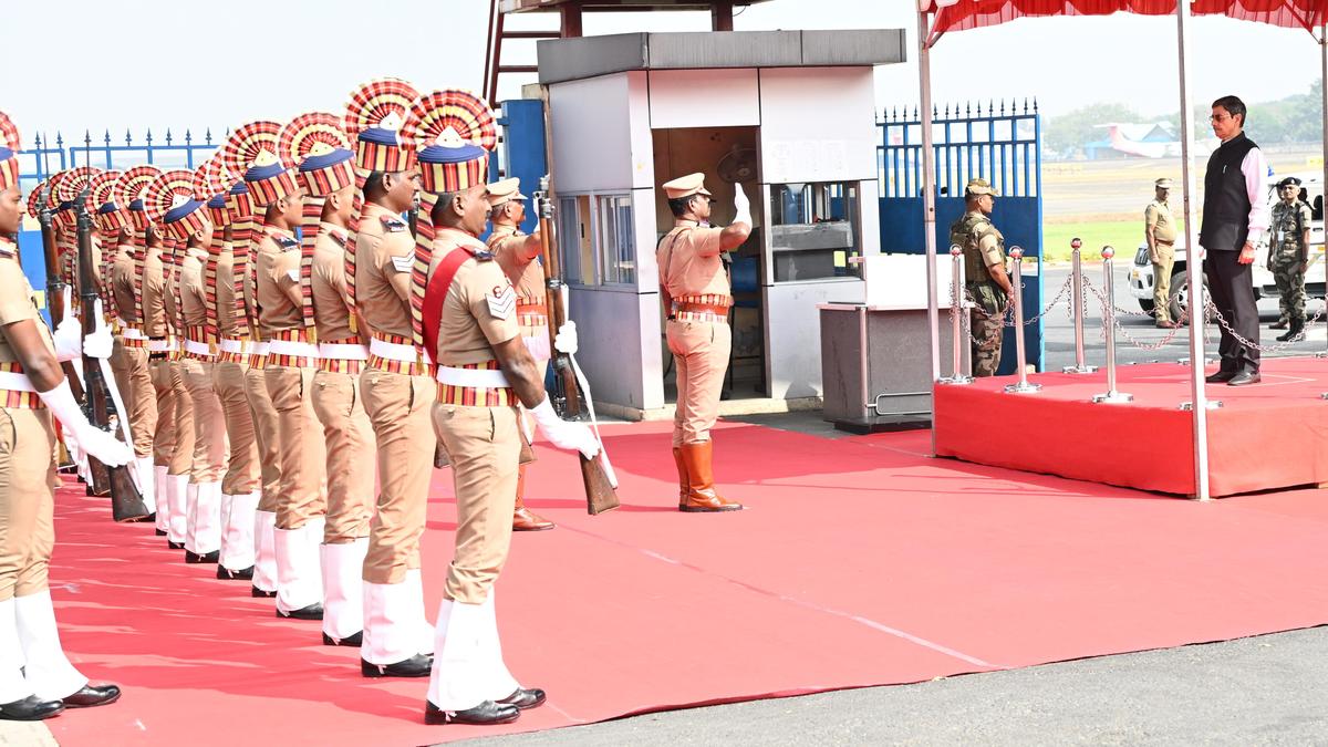 Governor Ravi bids farewell to Tamil Nadu; State Cabinet stays away