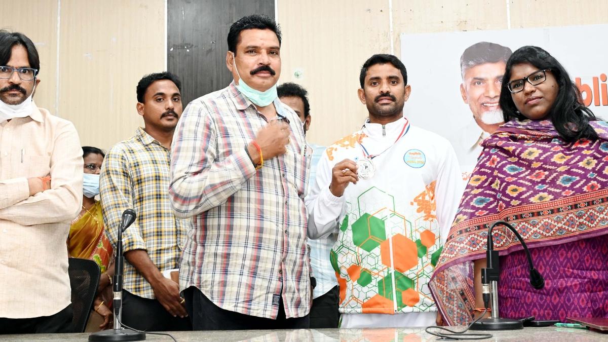 Eluru man becomes Andhra Pradesh’s first para-swimmer to conquer English Channel, Palk Strait
