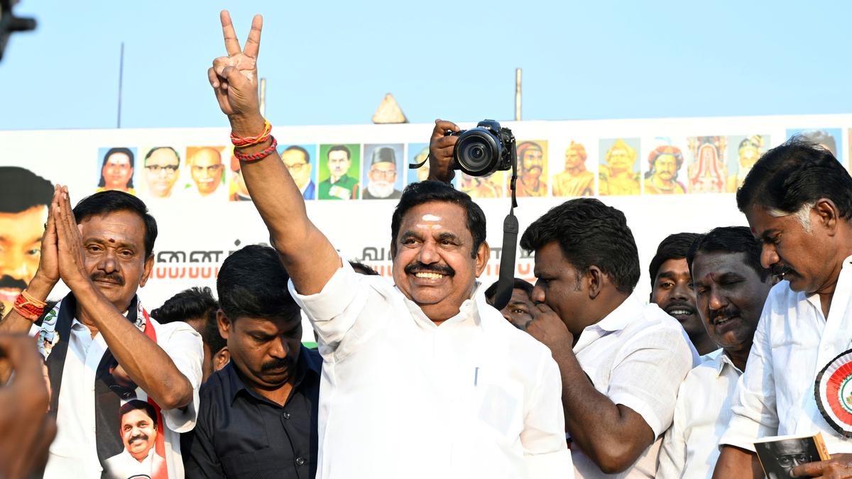 Edappadi Palaniswami pulls up TTV Dhinakaran and Thanga Tamilselvan; silent on OPS in Theni election rally
