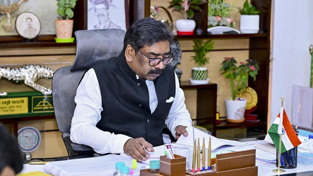 Jharkhand CM urges PM to ensure safe return of stranded Indians from Gulf nations