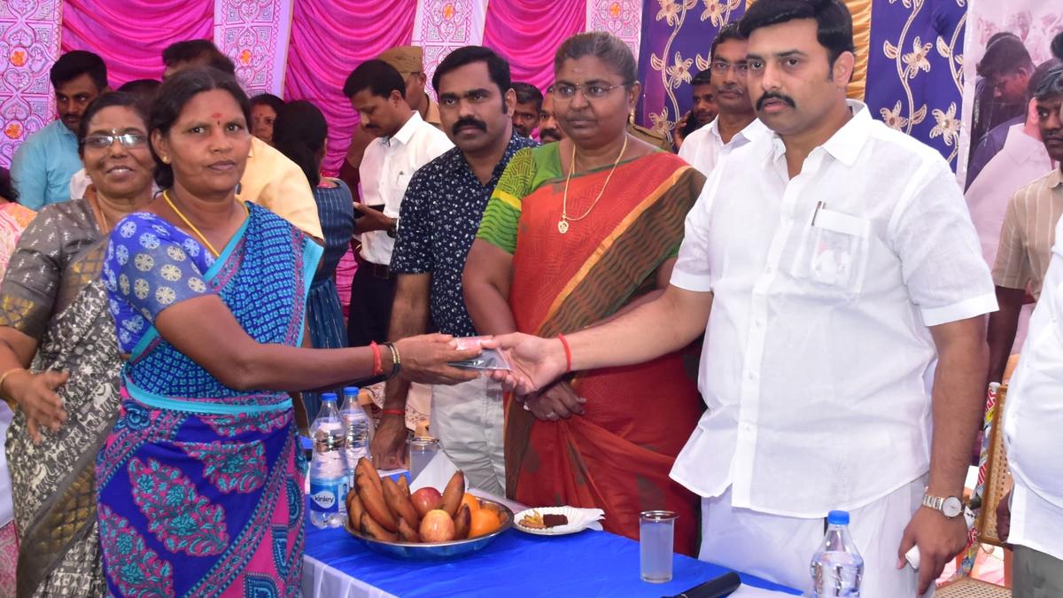 Minister participates in Makkaludan Mudhalvar special camps in Namakkal