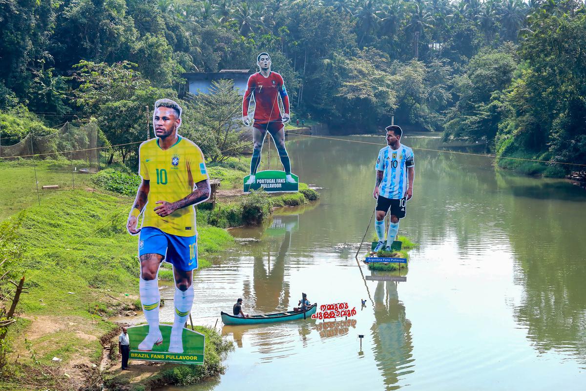 Antes da Copa do Mundo da FIFA, Keralites loucos por futebol lançam uma guerra de recortes