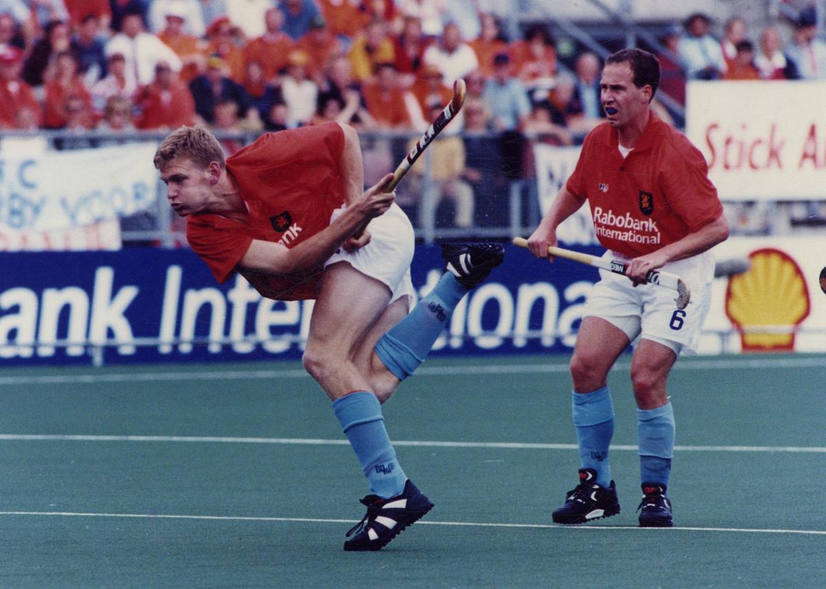 The Netherlands’ Bram Lomans, who scored three penalty corner goals against Australia during the hockey World Cup semifinals in Utrecht on May 30, 1998