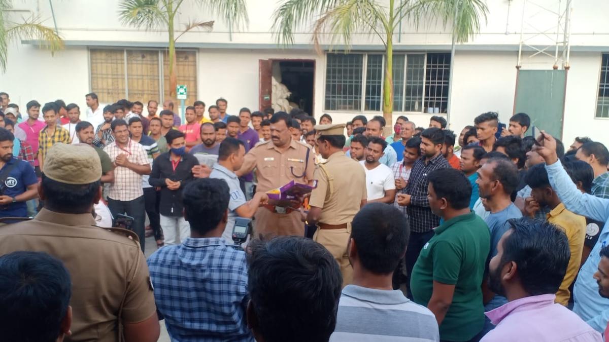 Collector, Deputy Commissioner meet migrant workers in Salem