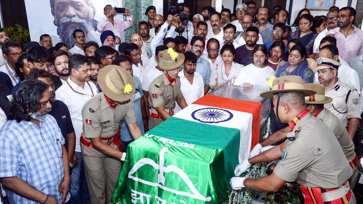 Shibu Soren cremated at native village Nemra