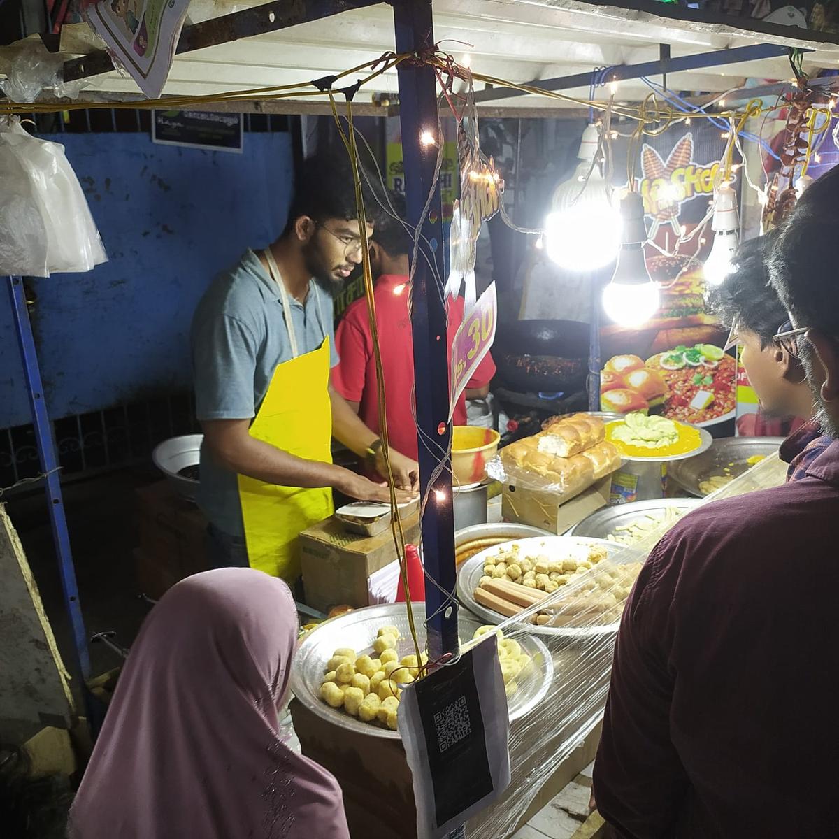 A food stall in Karumbukadai