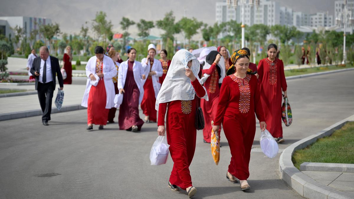 Driving ban puts brakes on young women in Turkmenistan