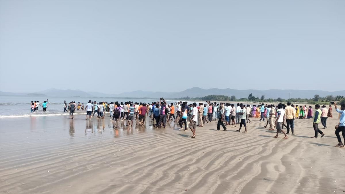 Fishermen and women jump into sea to oppose Keni commercial port in Karnataka