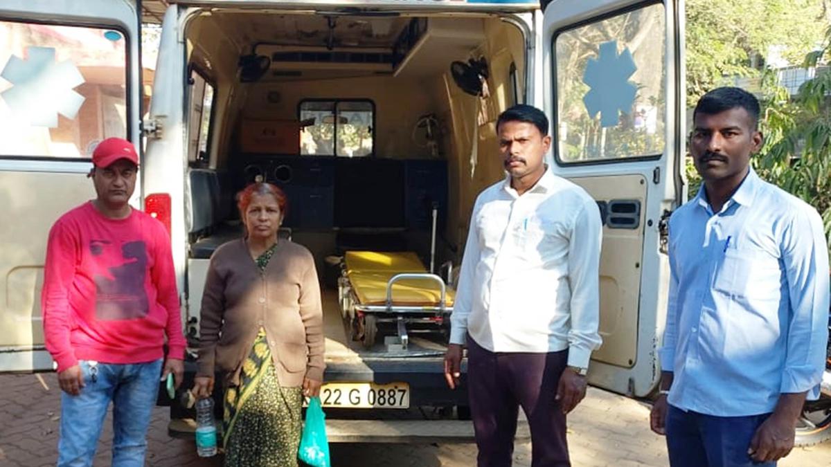 Police probe reveals woman abandoned in Alnavar Railway Station is not the mother of man found dead