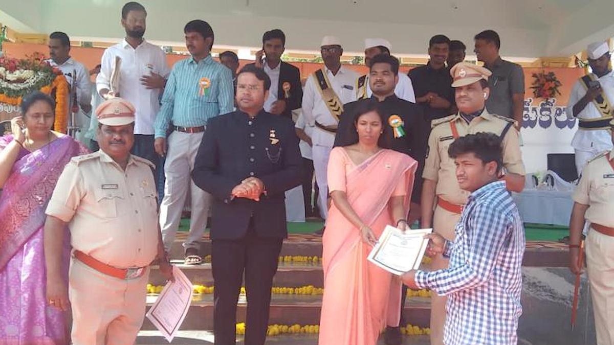 Three Good Samaritans honoured during Republic Day celebrations in Anantapur