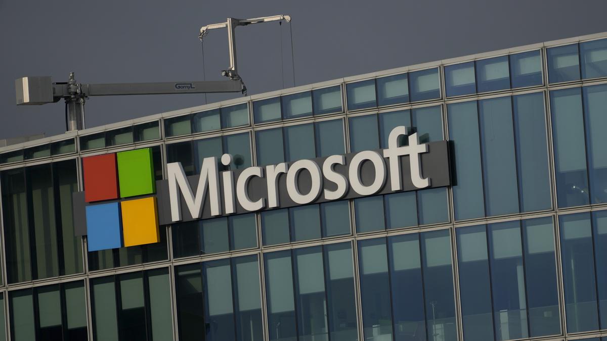 Microsoft informs customers that Russian hackers spied on emails