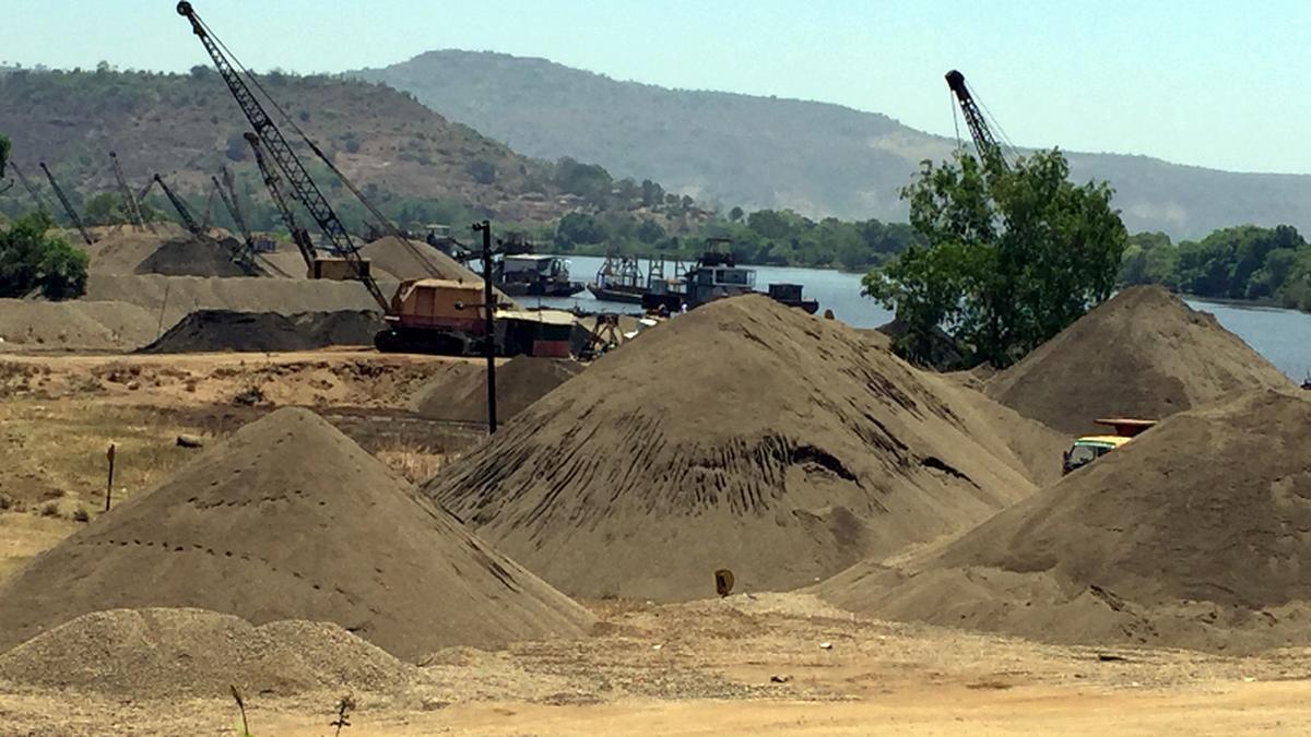 Madhya Pradesh authorities deploy force at illegal sand mining locations; take preventive measures