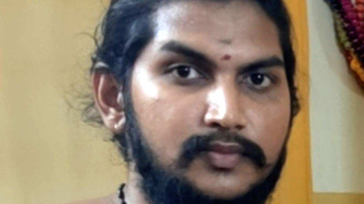 Satya Chandrasekharendra Saraswathi anointed as 71st pontiff of Kanchi Kamakoti Peetam