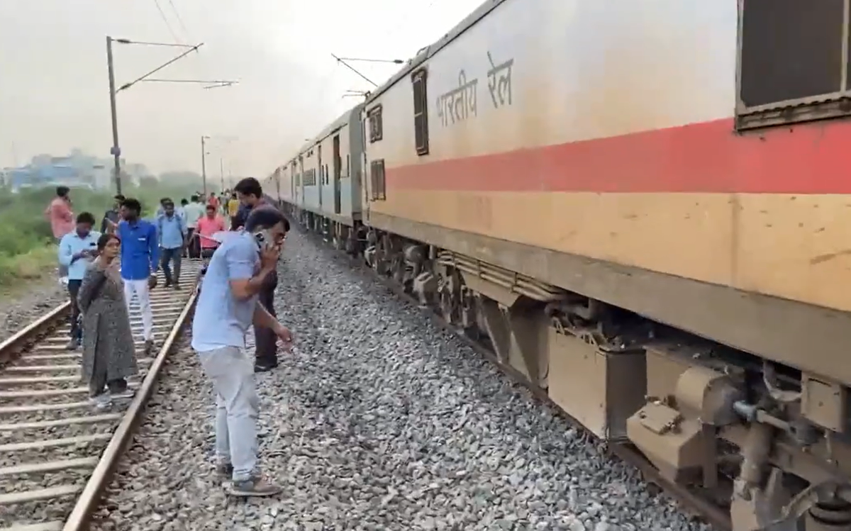 20 coaches of Sabarmati Express derail near Kanpur, no injuries reported