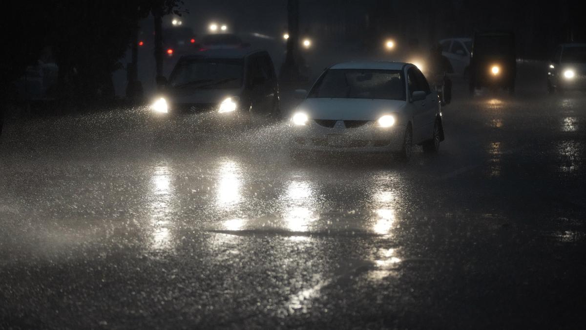 Lightning strikes kill 10 as pre-monsoon rains lash Pakistan's Punjab