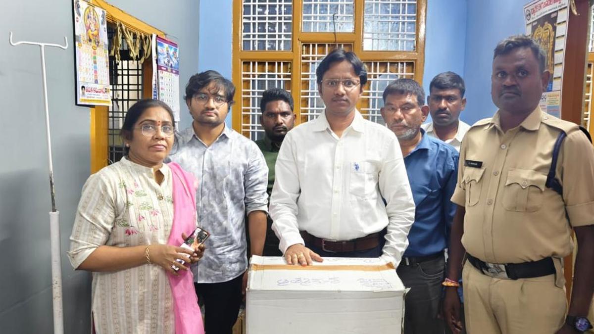 Telangana DCA raids quack clinic in Hanumakonda, seizes illegal medicines worth ₹35,000