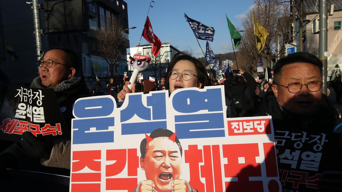 South Korea police to consider arresting presidential security members