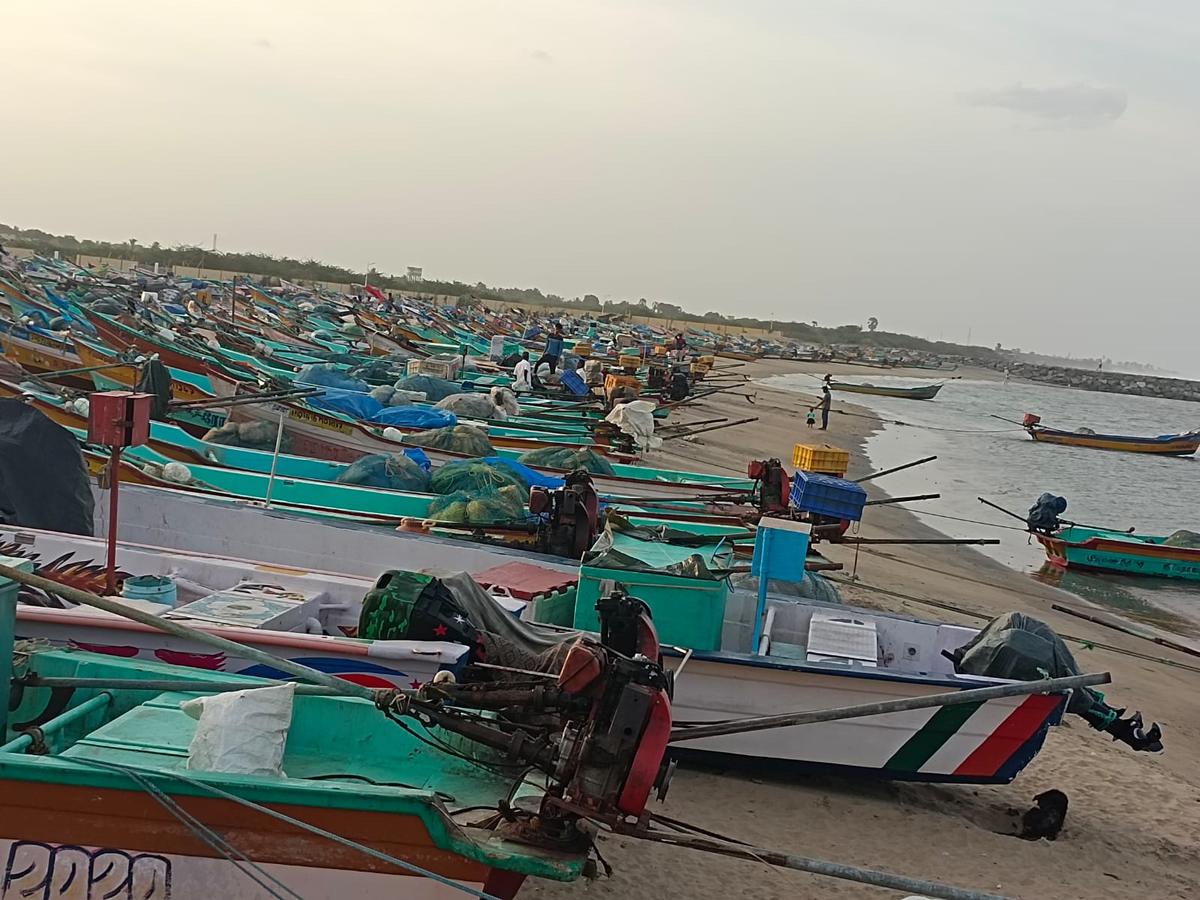 Mayiladuthurai fishermen go on indefinite strike, demand T.N.