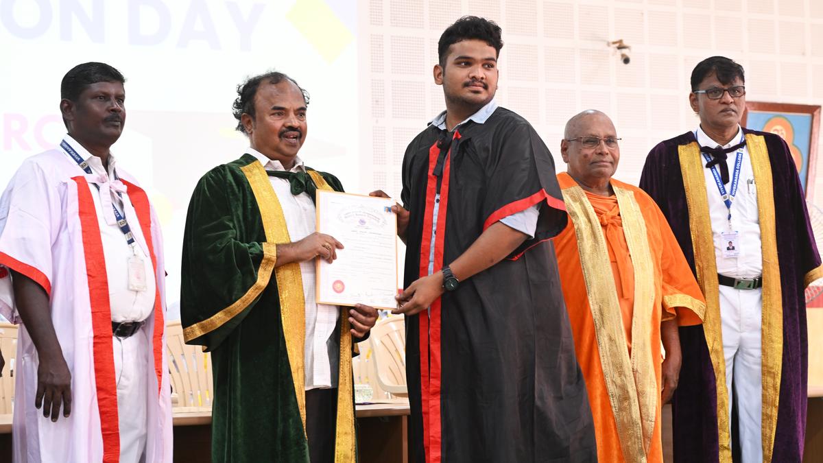 48th graduation day of Vivekananda College held