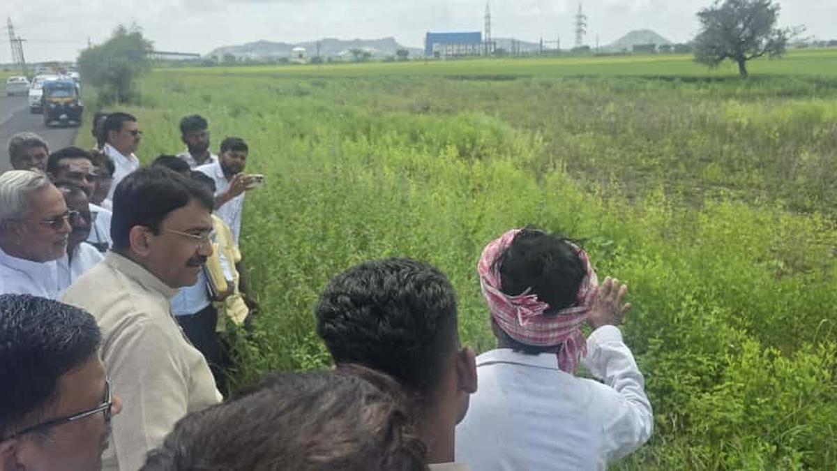 MP visits areas affected by rain, floods in Yadgir district