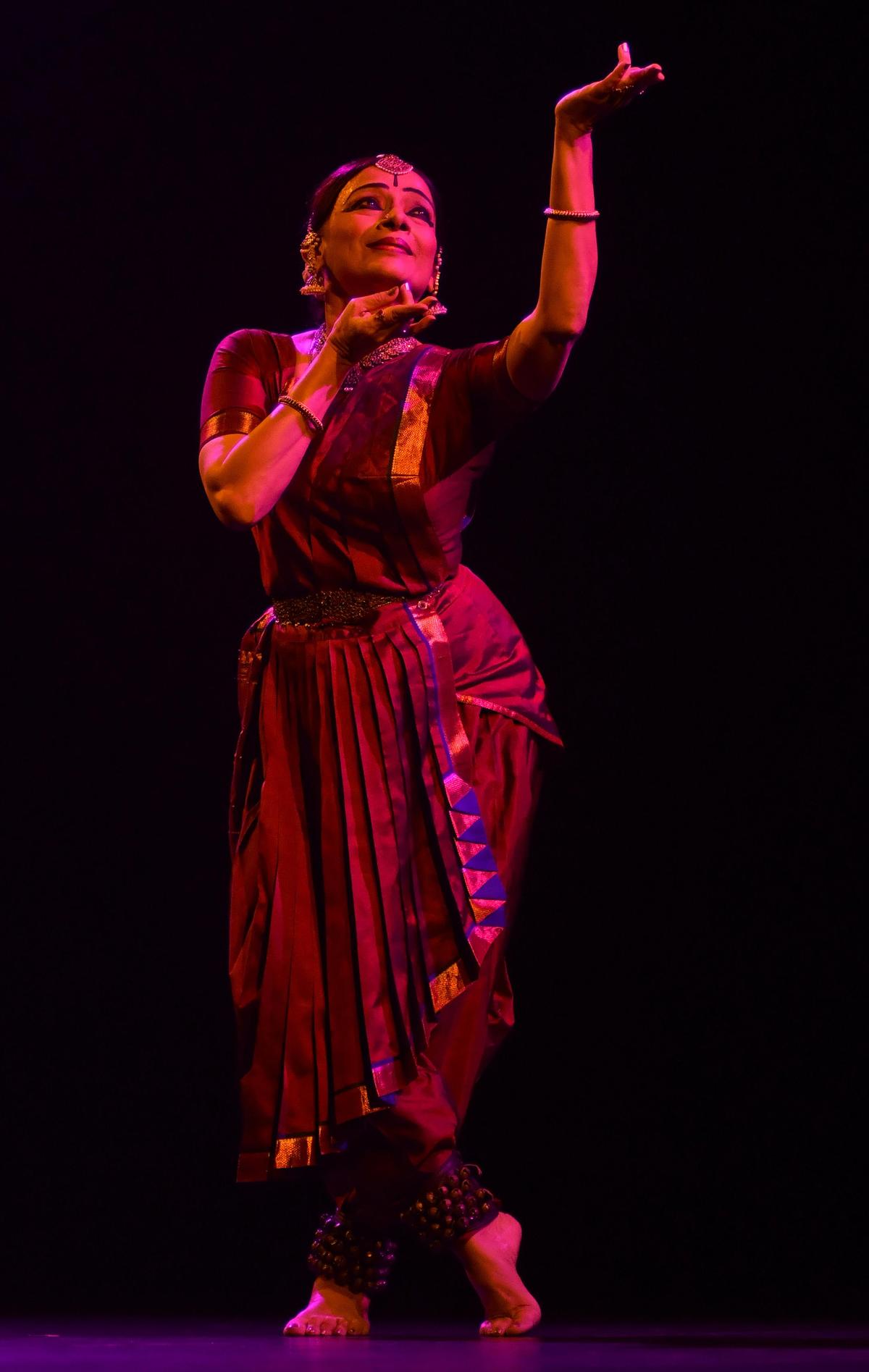 मालविका सरुक्कई अपने डांस के जरिए दर्शकों को बड़े मुद्दों से जोड़ती हैं।