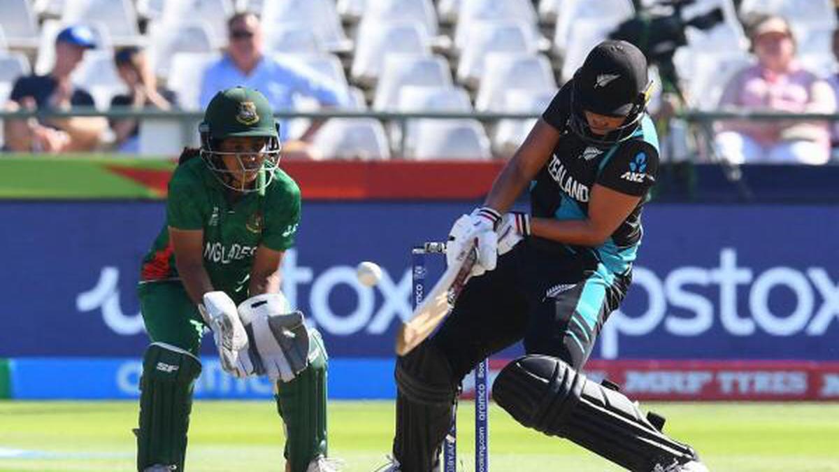 Bates stars as New Zealand thrash Bangladesh by 71 runs