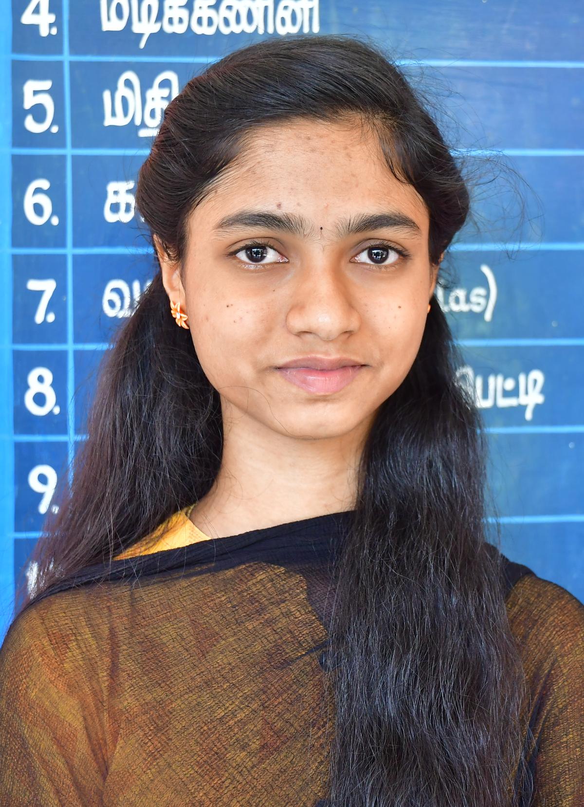 T.N. Class 12 results | Daughter of daily-wage labourer in Dindigul scores 600/600 - The Hindu