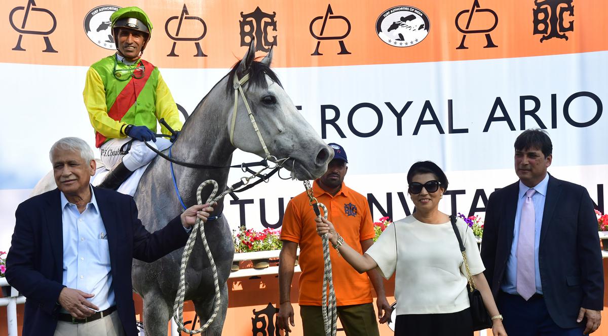 Northern Light’s owners Mr. and Mrs. Vijay B. Shirke and trainer Pesi Shroff leading in the winner of the Maj. P. K. Mehra Memorial Super Mile Cup.