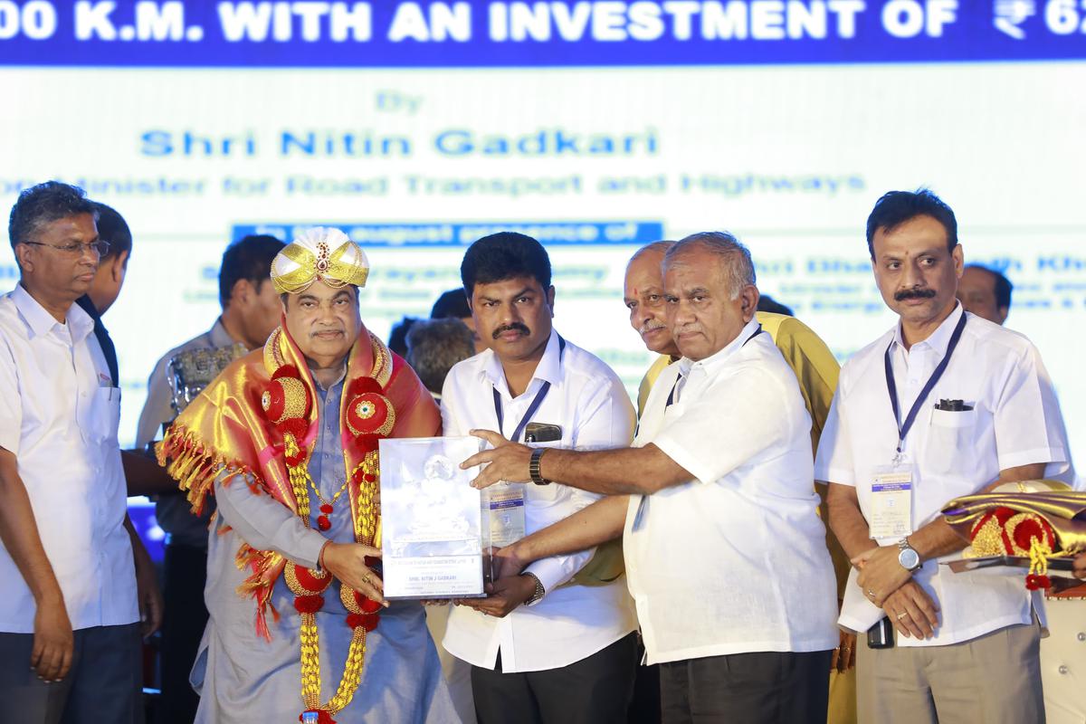 Union minister of clearance road transport and highways