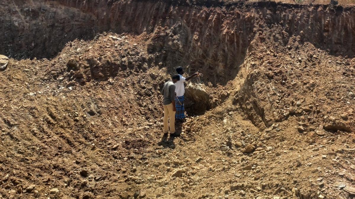 Residents of Arunachlapuram oppose rampant quarrying of earth from Kadambankulam irrigation tank in Sivakasi taluk