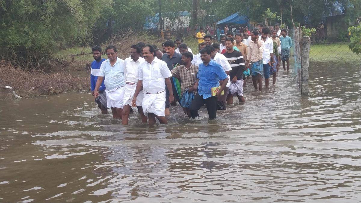 Many villages remain inundated in Mayiladuthurai district