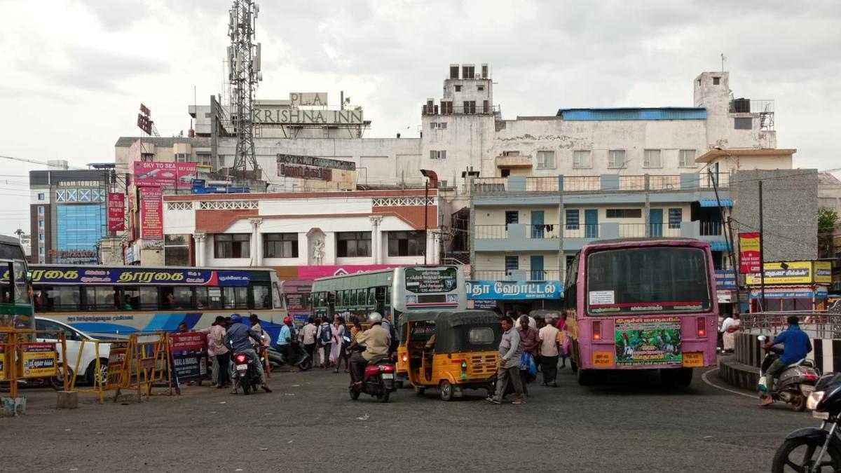 Road users hit by chaotic traffic near Central bus stand