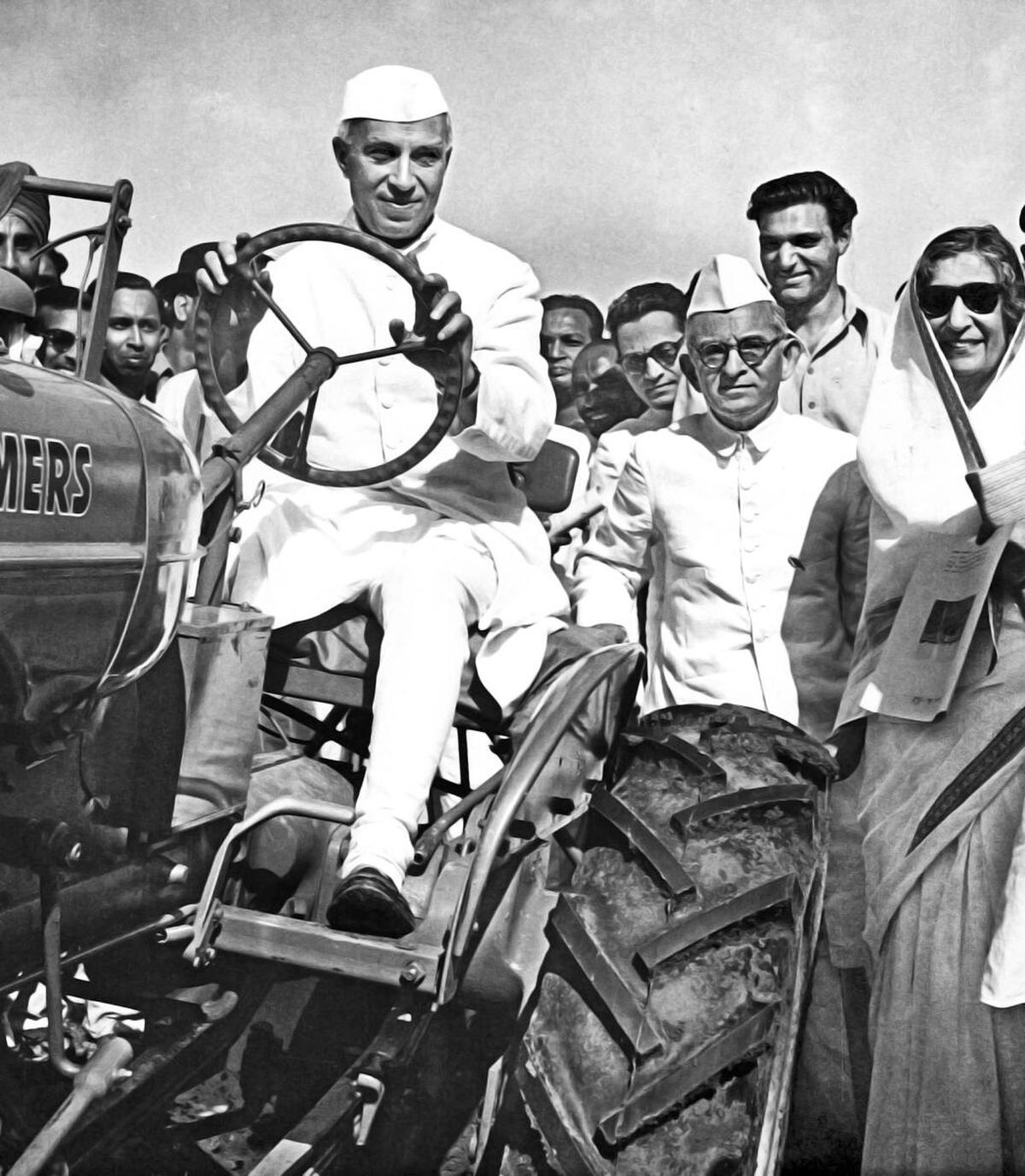 October 2, 1952: Prime Minister Jawaharlal Nehru who conducts a tractor at the Indian Agricultural Research Institute, New Delhi. They are also present, among others, are Km Munshi (behind Nehru) and Rajkumari Amrit Kaur