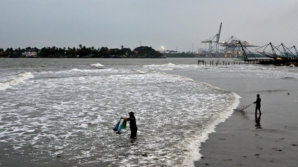 Garbage pile-up at Fort Kochi beach: CPCB tells NGT that responsibility is on local authorities to ensure compliance