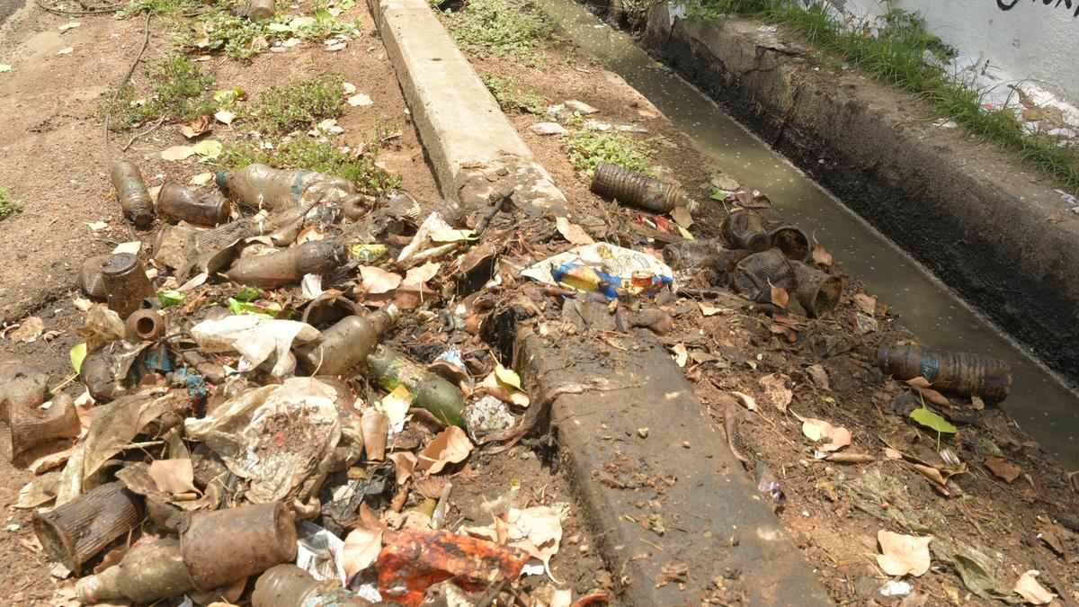 Tiruchi Corporation begins desilting storm water drains