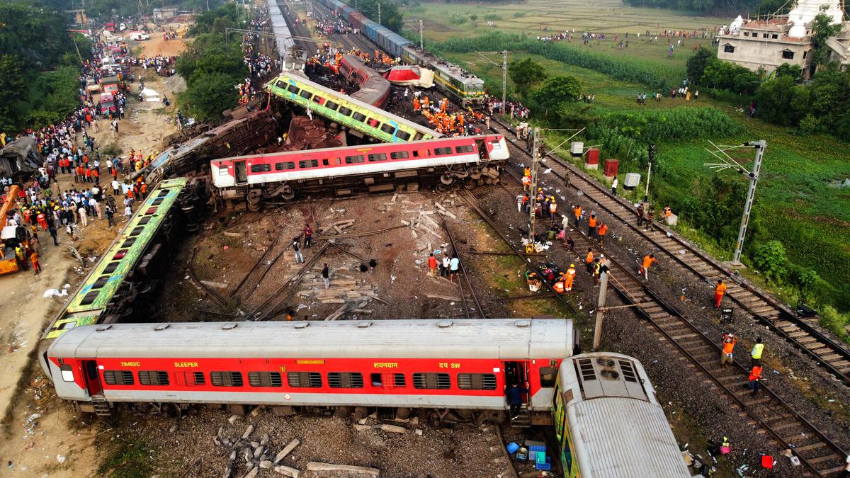 Odisha train accident | Probe to examine whether the Coromandel Express derailed or switched tracks