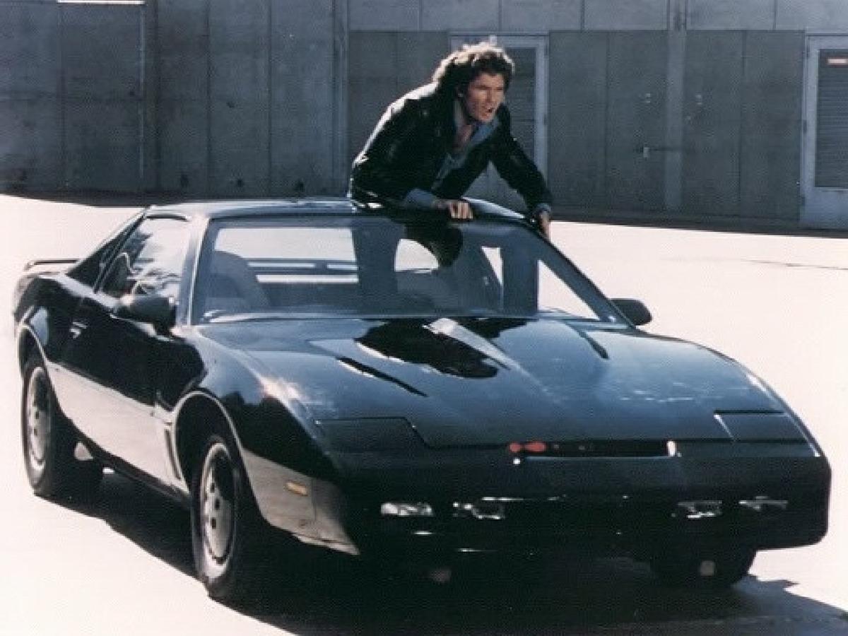 David Hasselhoff als Michael Knight en KITT