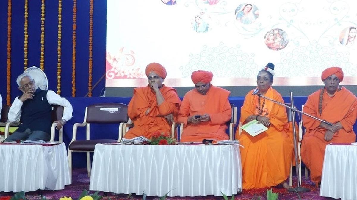 Women&rsquo;s convention passes resolution seeking religion status for Lingayat