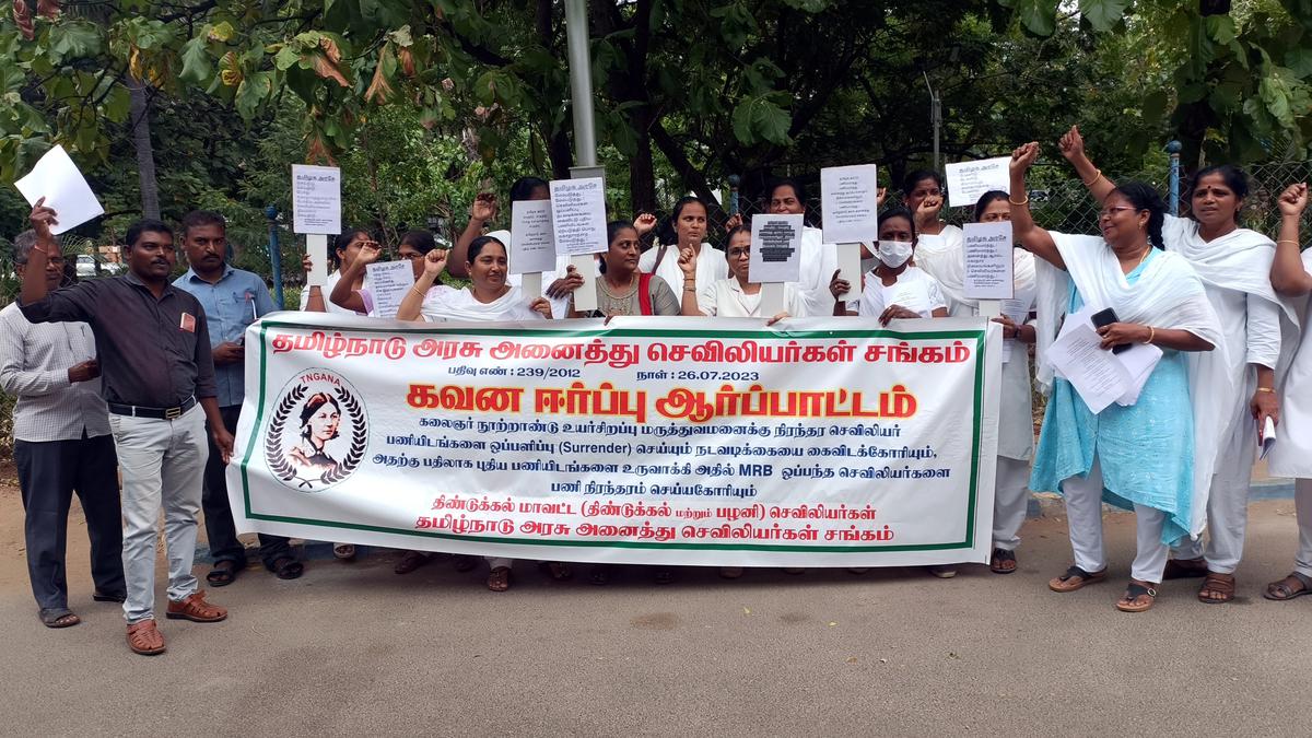 Protest against posting of temporary nurses in Kalaignar Centenary Super Speciality Hospital