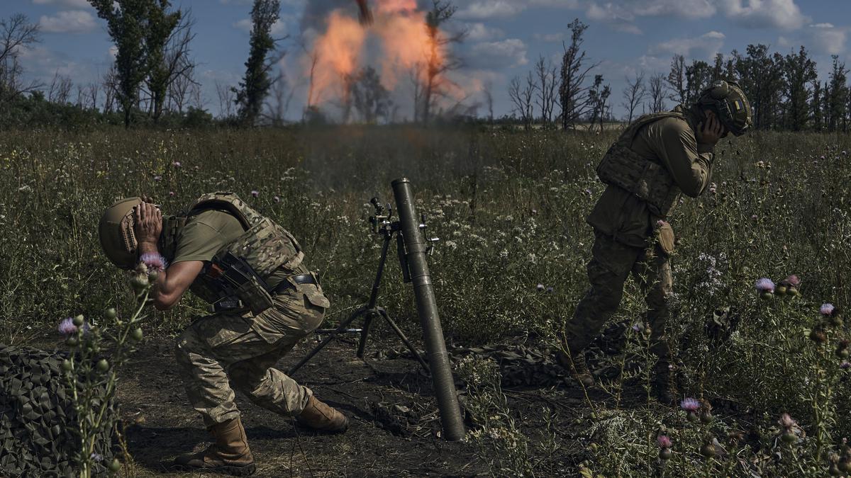 Troop deaths, injuries in Ukraine war nearing 5,00,000