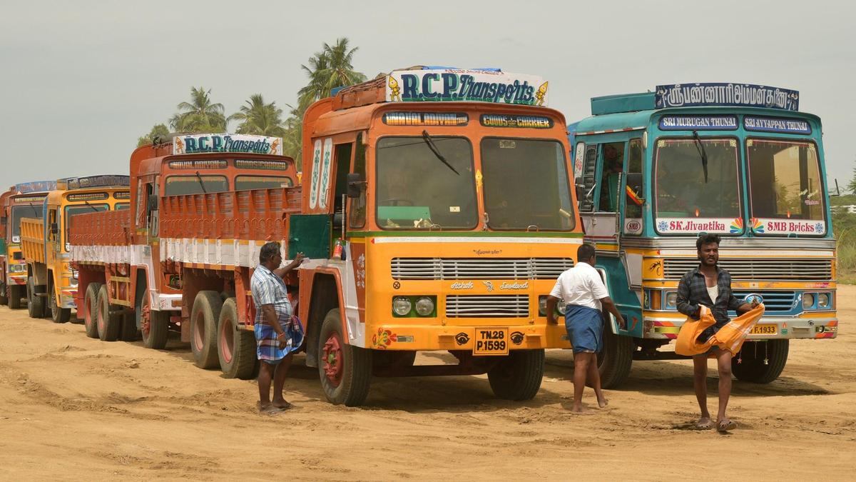 Sand lorry federation urges Tamil Nadu government to restore direct river sand sales