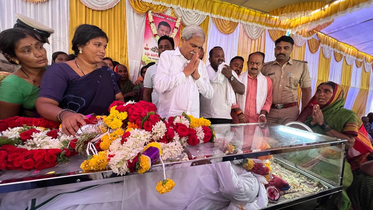 Marigouda Patil Hulkal, KPCC vice-president, laid to rest