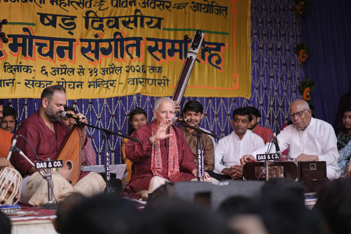 Pt. Sajan Mishra performing with son  Swaransh
