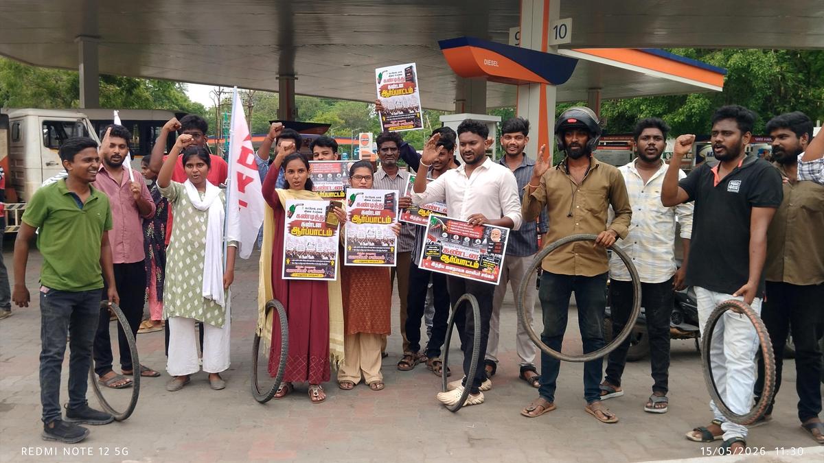 DYFI members protest hike in prices of petrol, diesel, LPG
