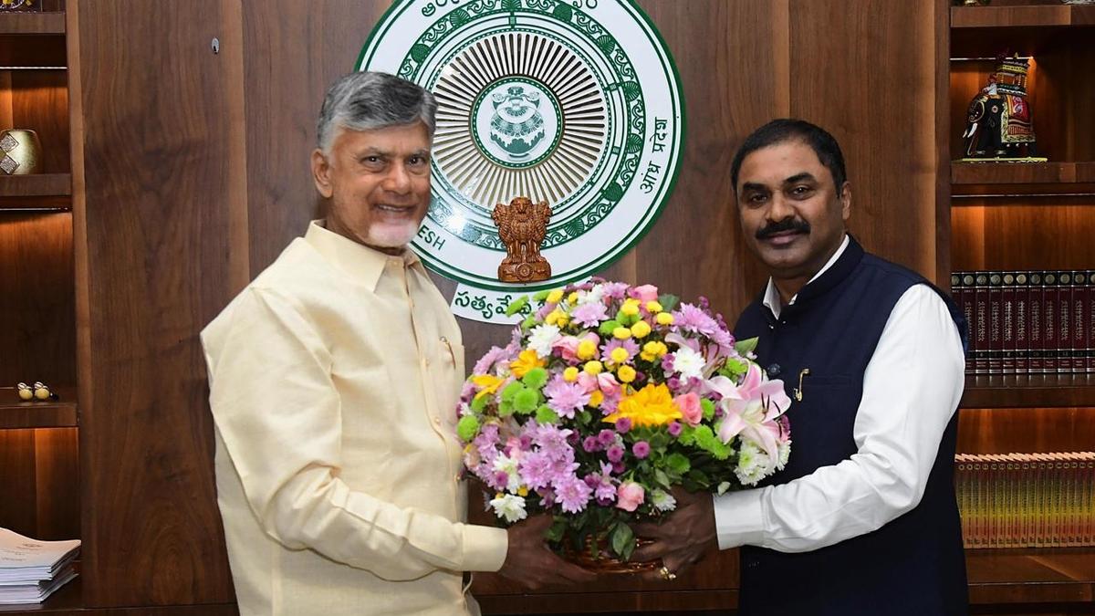 Ex-DRDO chief meets CM, seeks govt. support for setting up of industries in A.P.