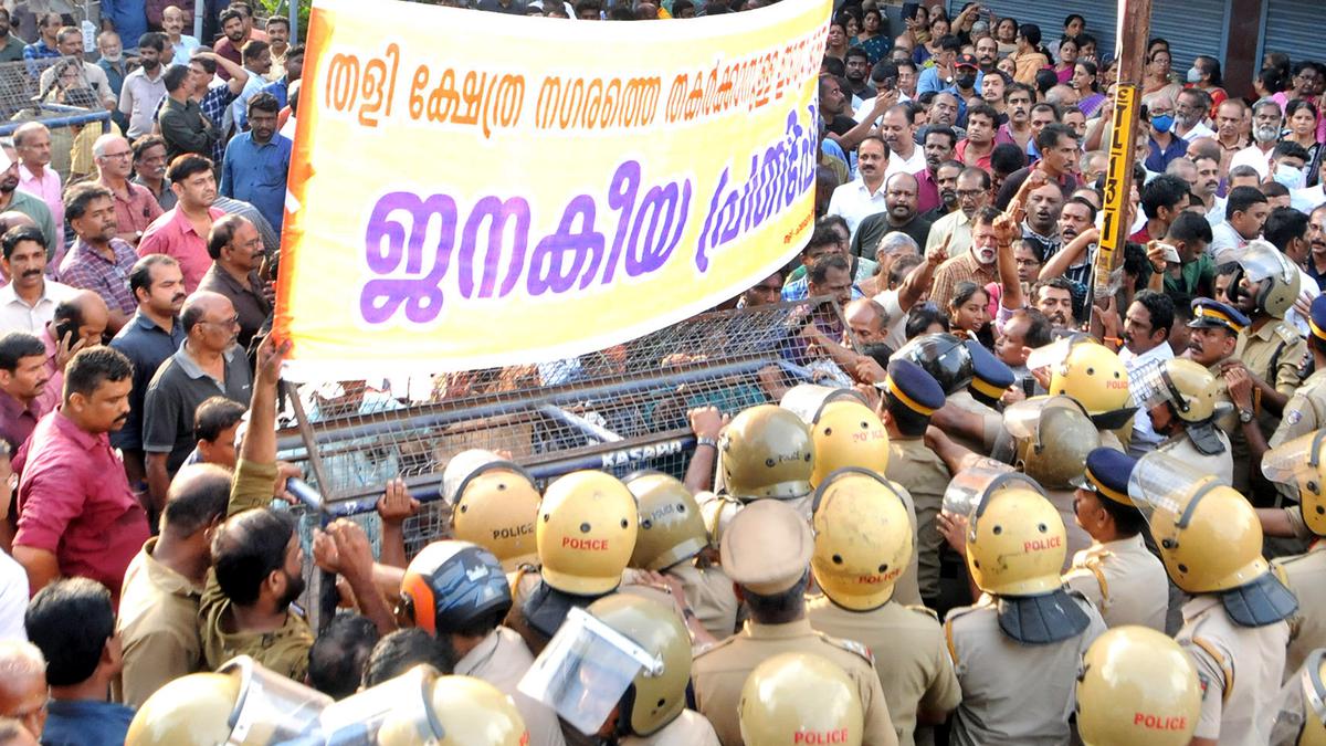 Jubilee hall inaugurated at Tali in Kozhikode amid protests