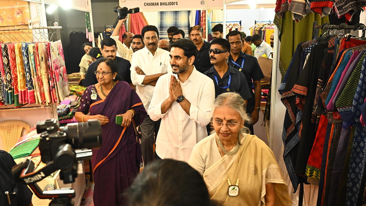 Handlooms, handicrafts expo inaugurated in Vijayawada